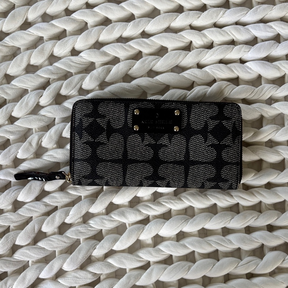 Kate Spade Black spade logo wallet used excellent condition